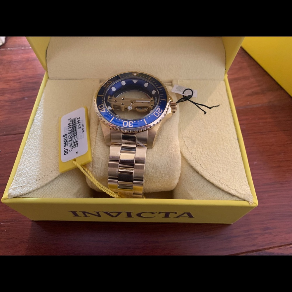 NIB Invicta Men’s Pro Diver Watch.  Gold color.
